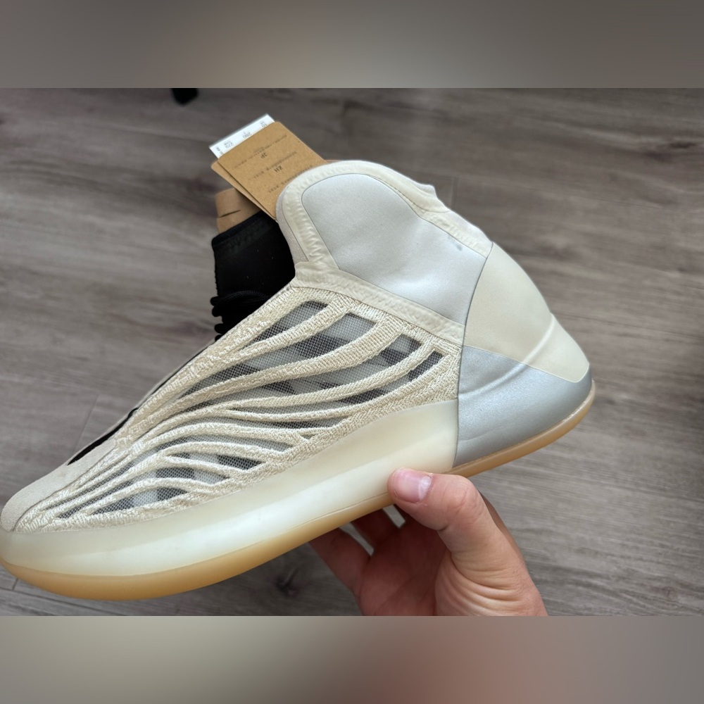 Yeezy QNTM by ADIDAS men size 10 NEW